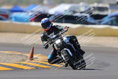 media/Oct-09-2022-SoCal Trackdays (Sun) [[95640aeeb6]]/Turn 2 (1110am)/